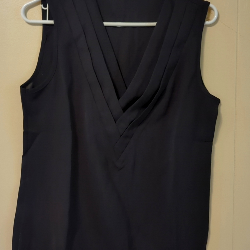 Women's sleeveless top size medium